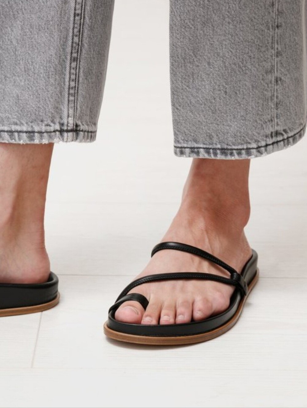NWOB {Korks} Audra Asymmetrical Strappy Slide Sandals Black Size 8